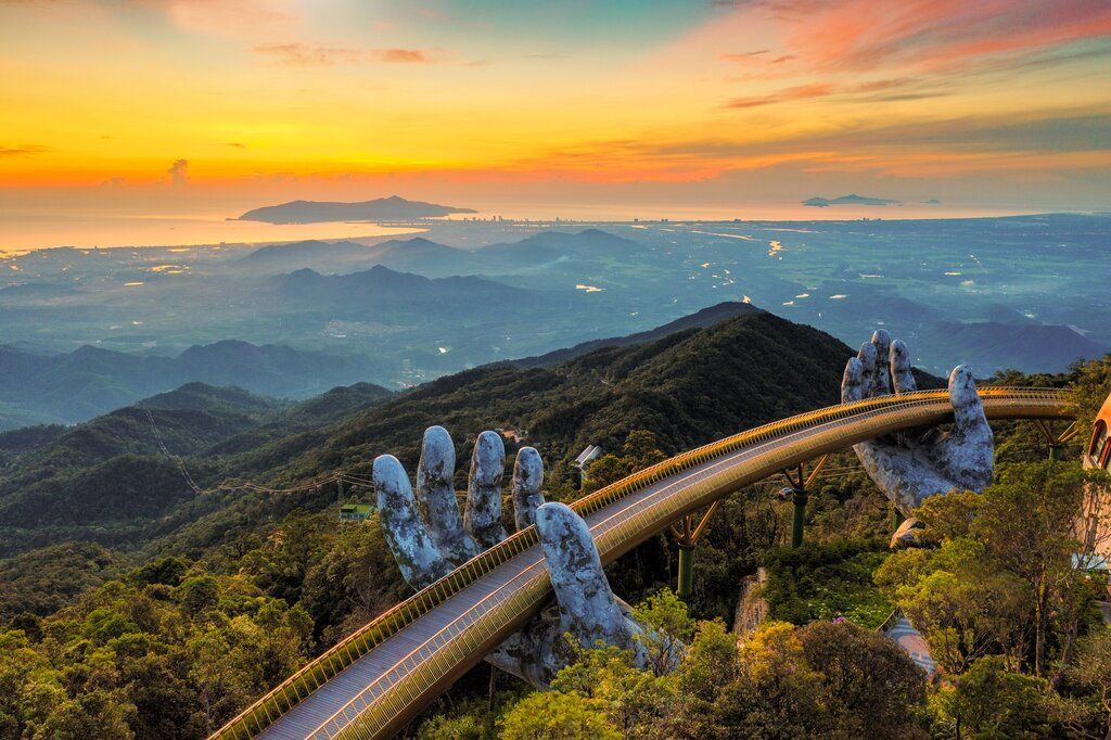 Da-Nang-Sun-World-Ba-Na-Hills-Cau-Vang (1).jpg