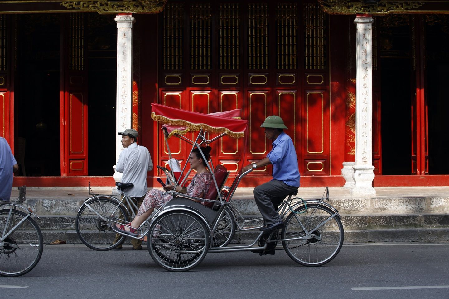 Hà Nội thức giấc trong lòng phố cổ